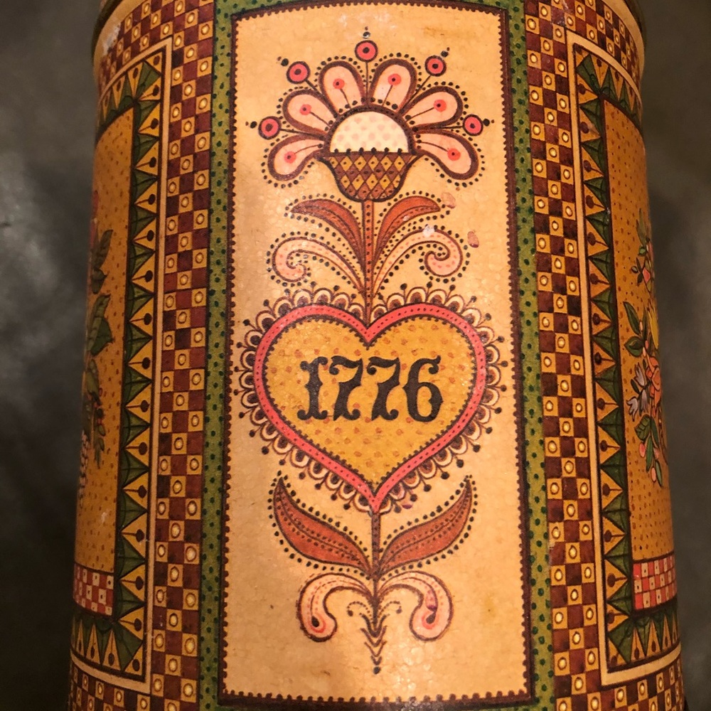 250 Anniversary Vintage Hallmark Collector Tin circa 1976